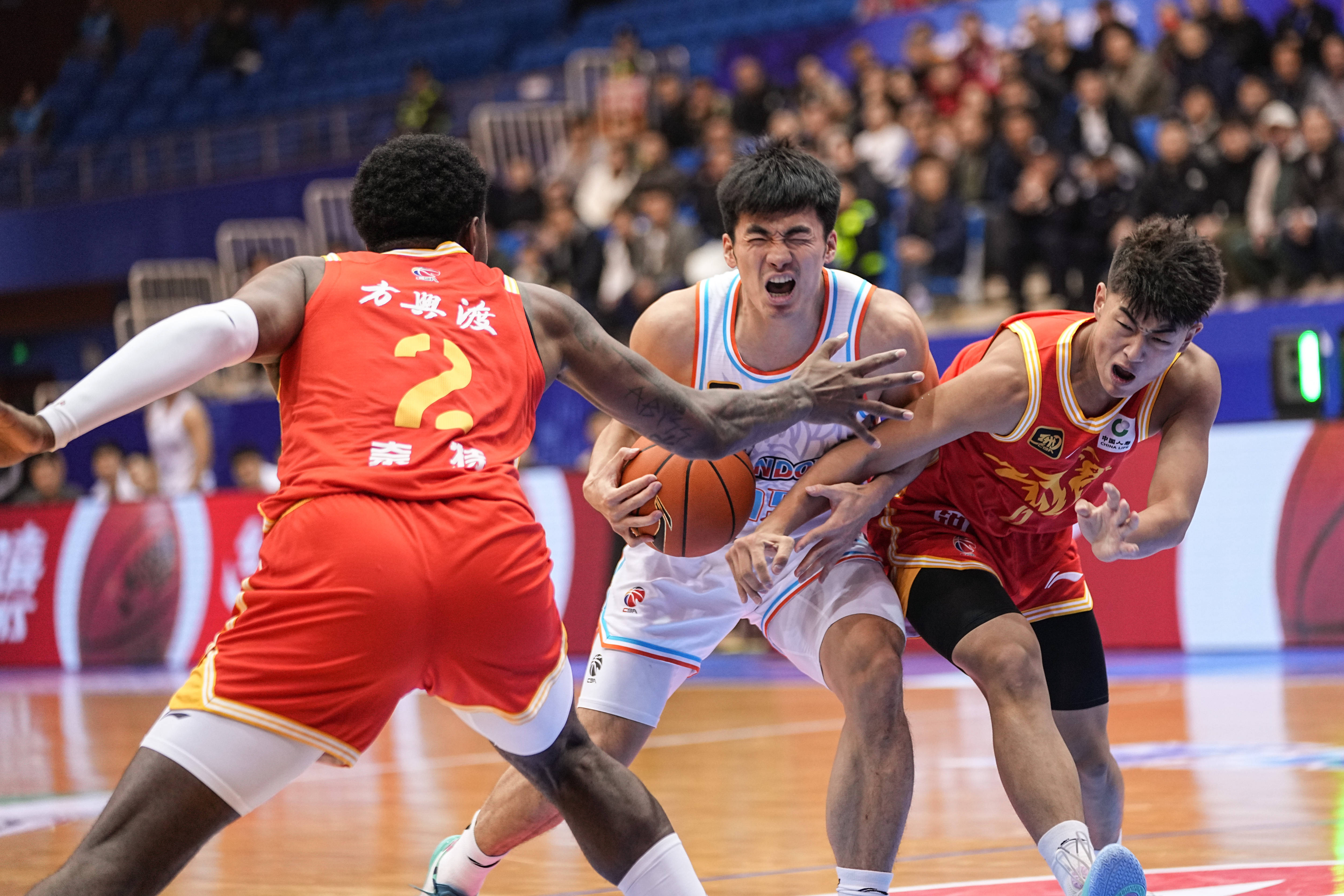 亚博网页版 -赛后体能课后；新疆广汇再遭质疑备战欧篮联；话题不断；高层口径保持一致 