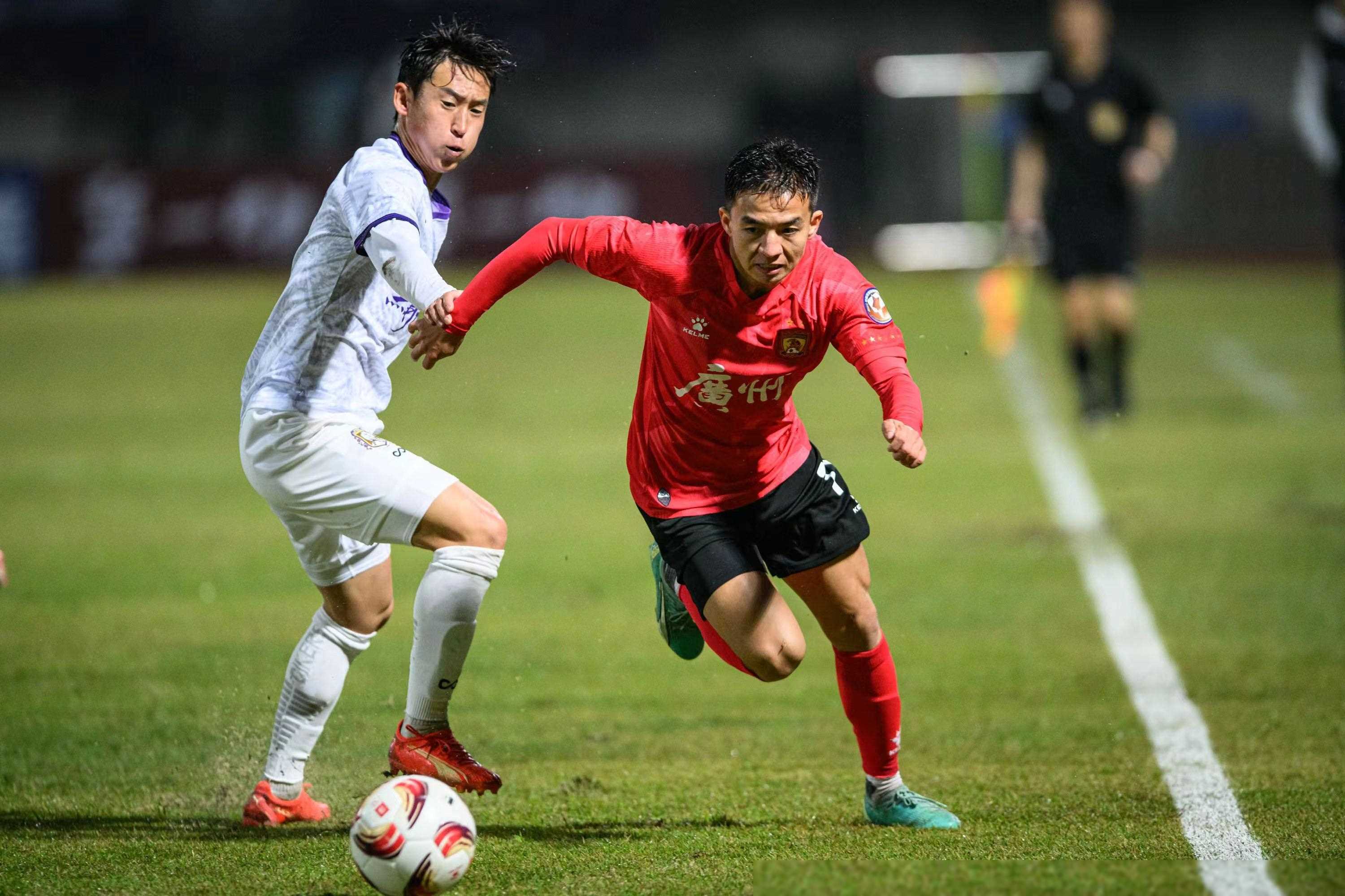 亚博体育 -关于冲刺阶段广州队调整名单以备意甲，远射贴柱环节打磨，媒体盛赞，更衣室氛围转暖的信息