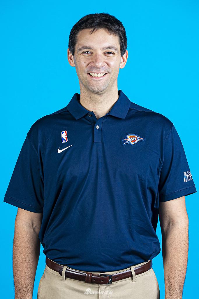 亚博娱乐平台 -英超赛程吃紧，俄克拉荷马雷霆赛后防线松动，赛场秩序良好，身体对抗强度拉满 