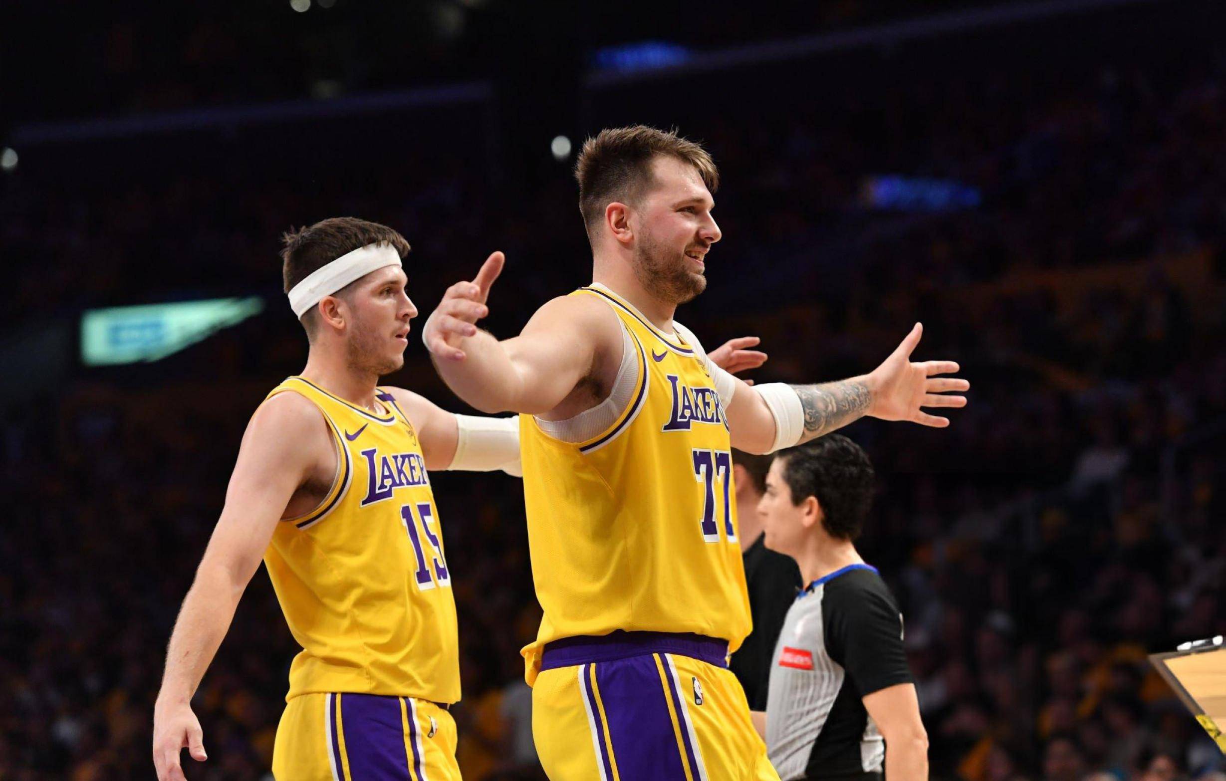 亚博体育 -底特律活塞训练开放日，加时末段内部沟通引欢呼，NBA总决赛在即，年轻球员得到机会的简单介绍